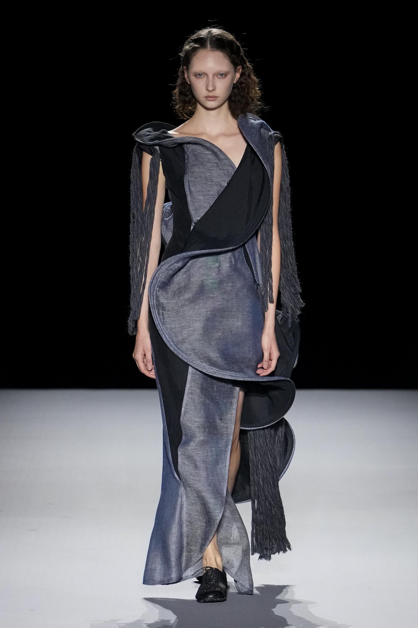 Défilé - Yohji Yamamoto - Prêt à porter Printemps-Eté 2027